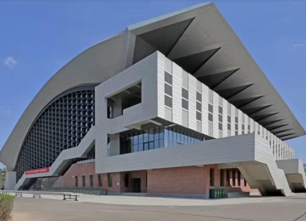 山西呼和浩特游览职业学院体育馆